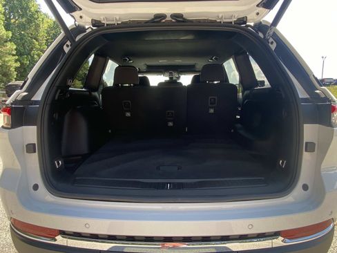 Used 2025 Jeep Grand Cherokee Laredo X w/ Luxury Tech Group I RWD image 6