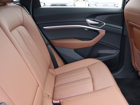 Used 2022 Audi e-tron Premium Plus w/ Premium Plus Package image 16