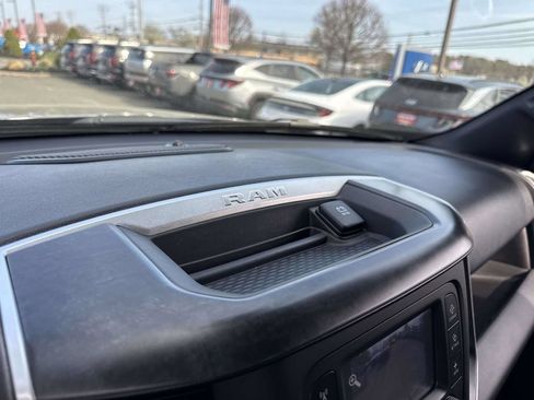 Used 2022 RAM 1500 Big Horn AWD/4WD image 32