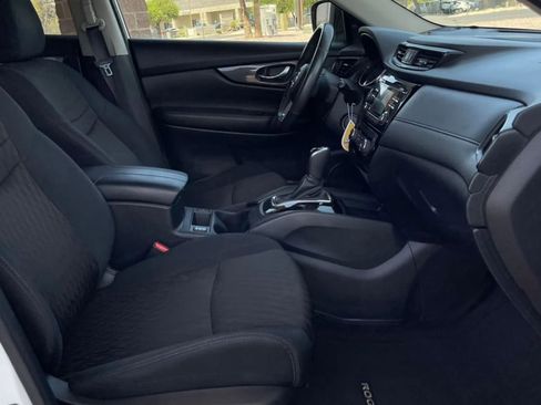 Used 2017 Nissan Rogue SV image 46