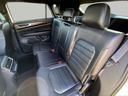 Used 2024 Volkswagen Atlas Cross Sport SEL R-Line AWD/4WD image 19