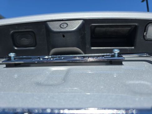 Used 2023 Jeep Grand Cherokee L Laredo image 18