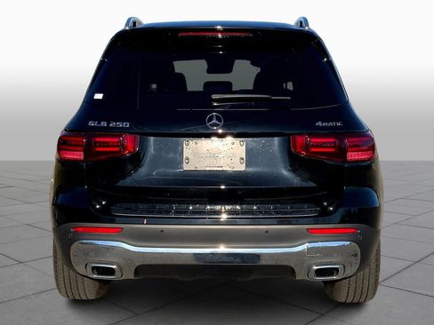 Used 2025 Mercedes-Benz GLB 250 4MATIC image 4