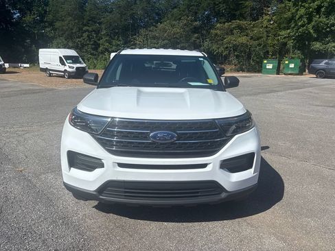 Used 2021 Ford Explorer XLT AWD/4WD image 2