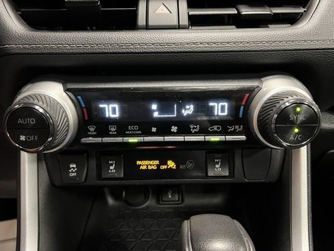 Used 2022 Toyota RAV4 XLE image 41