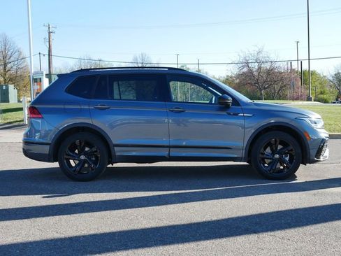 Certified 2024 Volkswagen Tiguan SE R-Line image 8