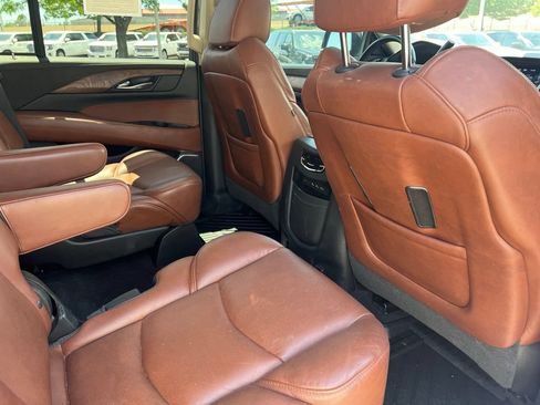 Used 2018 Cadillac Escalade Premium Luxury AWD/4WD image 23