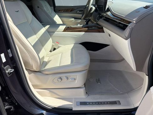 Certified 2022 Cadillac Escalade Sport Platinum w/ Heavy-Duty Trailer Package AWD/4WD image 24
