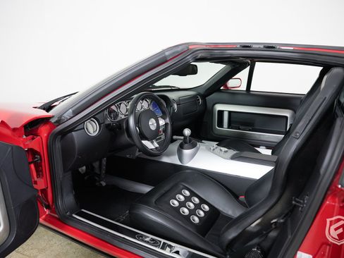 Used 2006 Ford GT RWD image 15