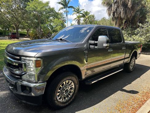 Used 2021 Ford F250 XLT w/ XLT Premium Package AWD/4WD image 4