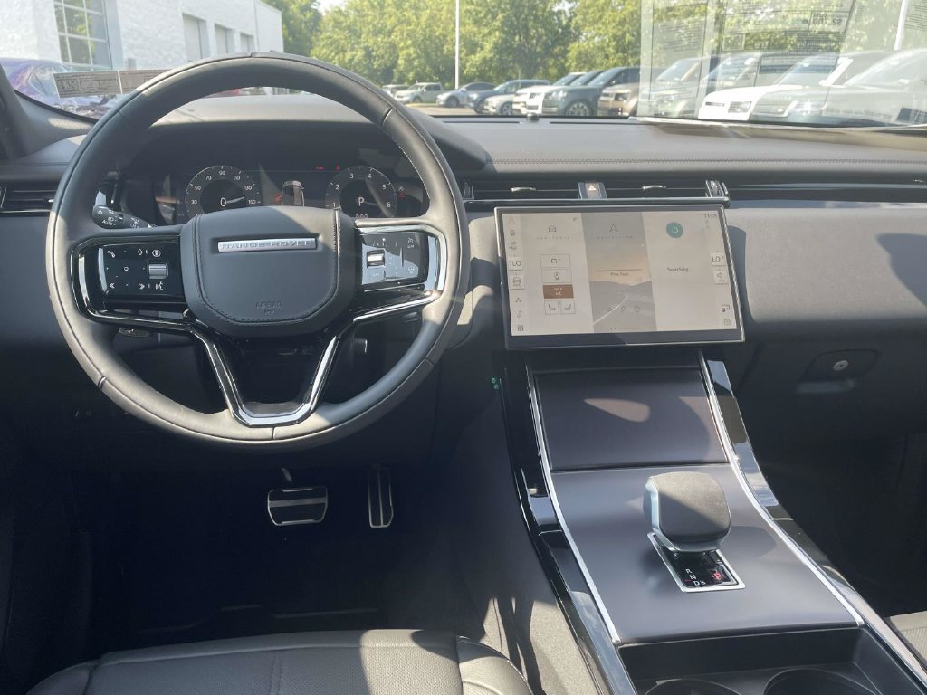 New 2026 Land Rover Range Rover Velar Dynamic SE AWD/4WD image 17
