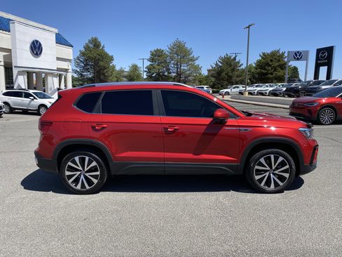 Certified 2023 Volkswagen Taos SE w/ Panoramic Sunroof Package FWD image 53