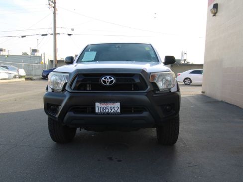 Used 2015 Toyota Tacoma PreRunner image 2
