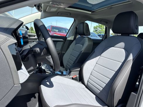 New 2025 Volkswagen Jetta SE image 12