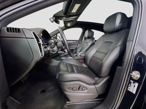 Used 2022 Porsche Cayenne Platinum Edition w/ Premium Package Plus image 22