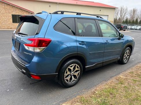 Used 2023 Subaru Forester Premium image 2