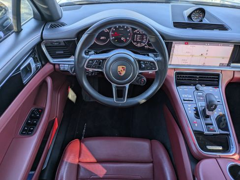 Used 2018 Porsche Panamera 4S image 16