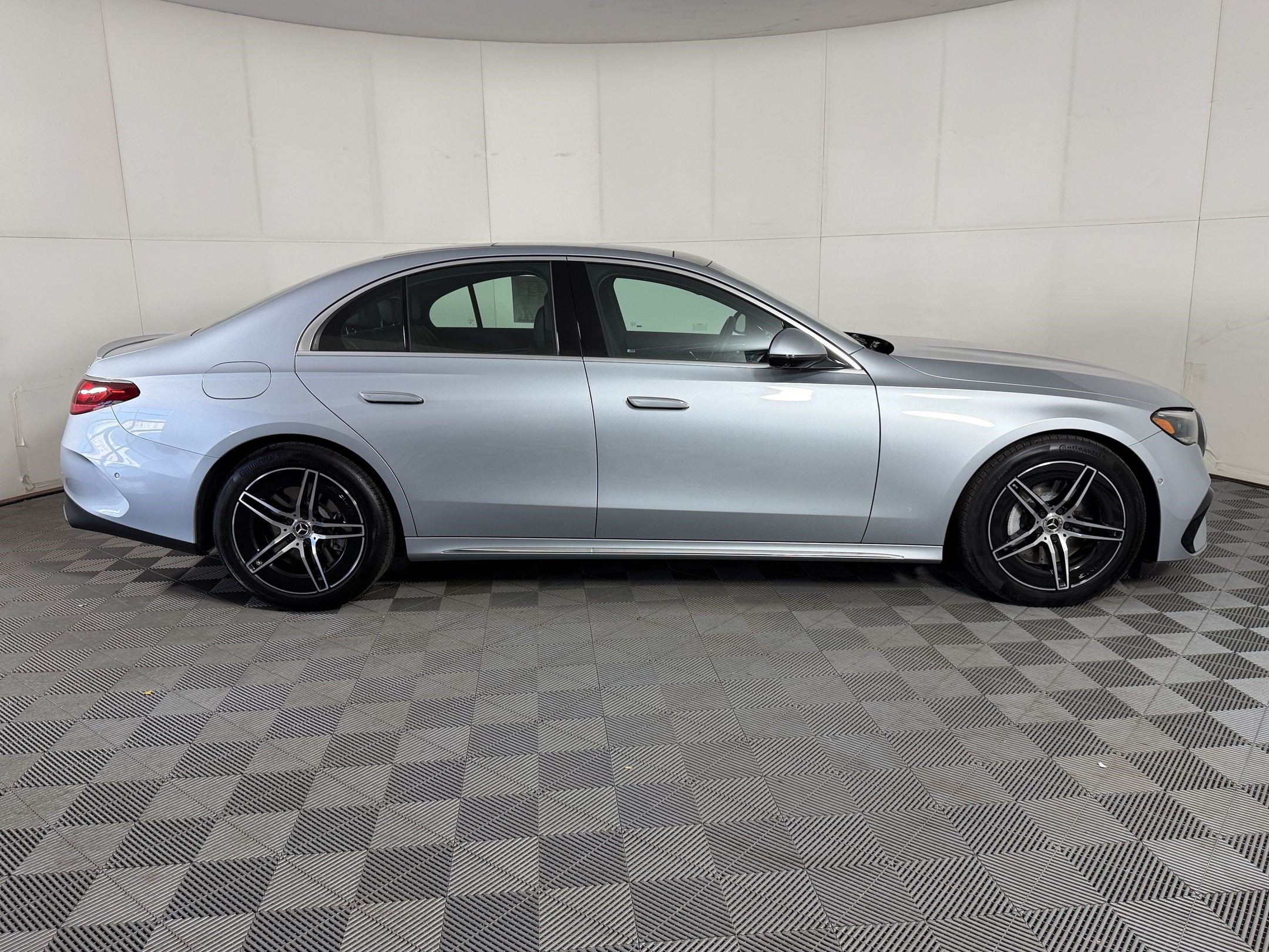 Used 2026 Mercedes-Benz E 450 4MATIC Sedan image 8