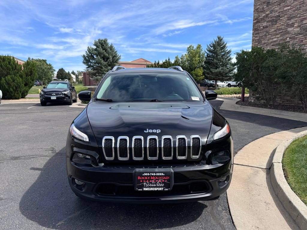 Used 2017 Jeep Cherokee Latitude w/ Cold Weather Group AWD/4WD image 3