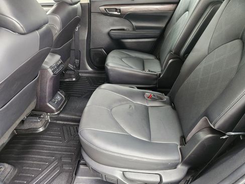 Used 2022 Toyota Highlander Platinum FWD image 29