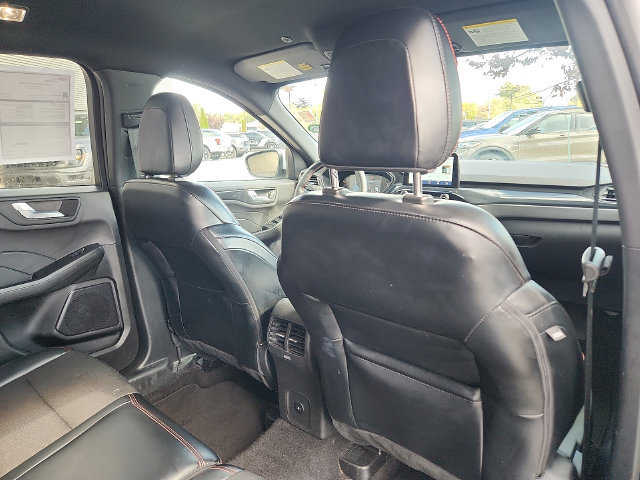 Certified 2025 Ford Escape ST-Line Select AWD/4WD image 27