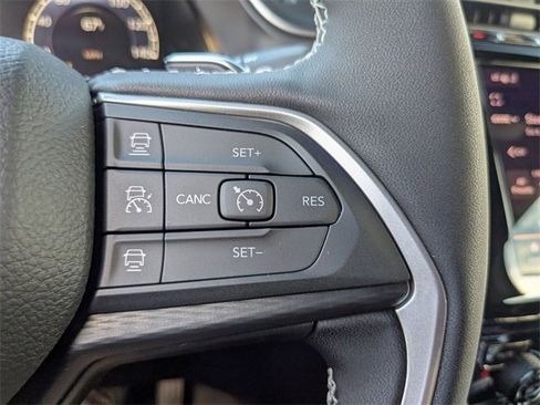 New 2025 Jeep Grand Cherokee Altitude image 18