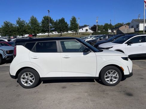 Used 2024 Kia Soul S FWD image 1