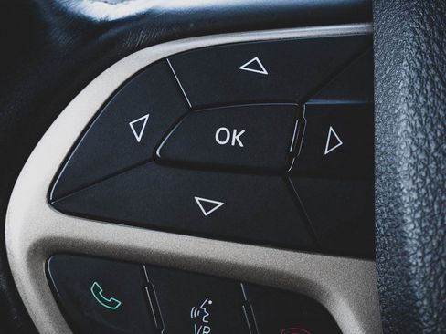 Used 2015 Jeep Grand Cherokee Overland image 14