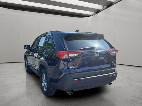 Used 2022 Toyota RAV4 XLE AWD/4WD image 3