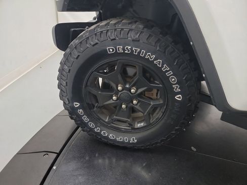 Used 2021 Jeep Gladiator Sport image 30