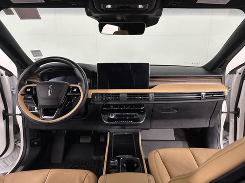 Used 2023 Lincoln Corsair Reserve w/ Equipment Group 201A image 4
