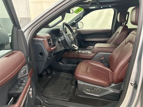 Used 2022 Ford Expedition Limited image 10