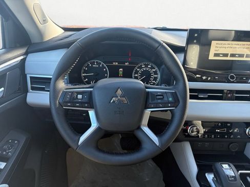 New 2026 Mitsubishi Outlander SE image 14