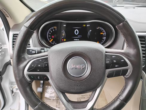 Used 2018 Jeep Grand Cherokee Overland image 16