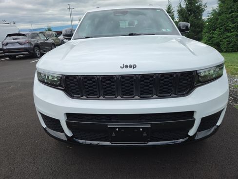 Used 2023 Jeep Grand Cherokee L Laredo AWD/4WD image 21