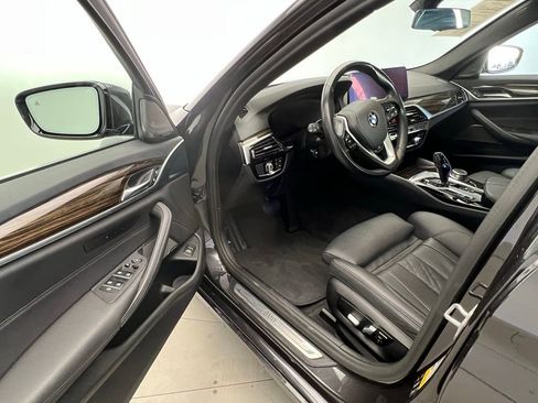 Used 2021 BMW 530i xDrive w/ Premium Package image 22