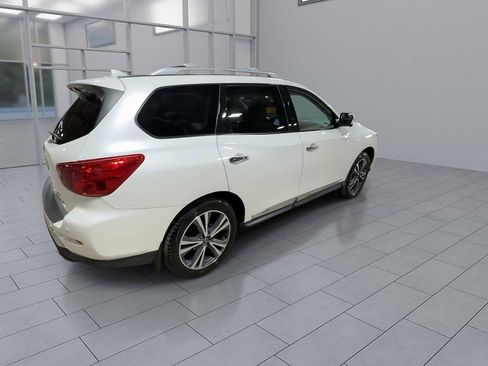 Used 2019 Nissan Pathfinder Platinum image 8