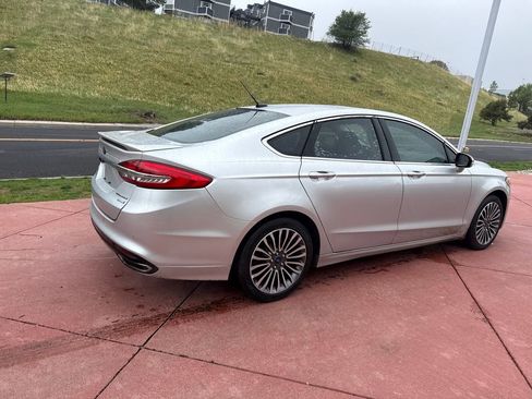 Used 2017 Ford Fusion SE FWD image 8