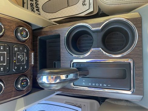 Used 2014 Ford F150 Lariat w/ Lariat Chrome Package image 24