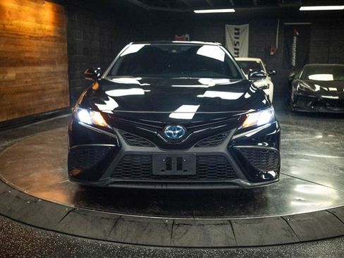 Used 2024 Toyota Camry SE w/ Convenience Package FWD image 4