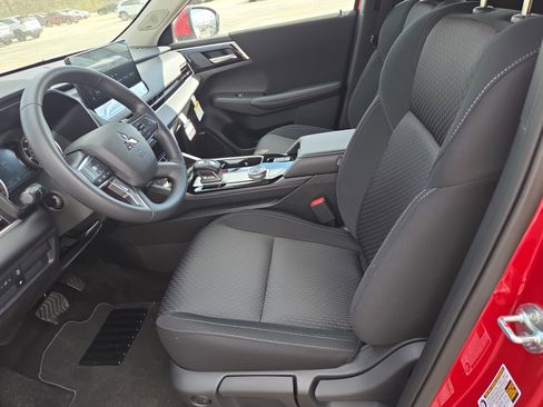 New 2026 Mitsubishi Outlander ES image 4