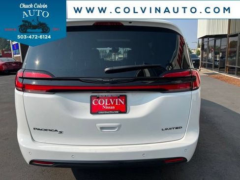 Used 2025 Chrysler Pacifica Limited FWD image 28