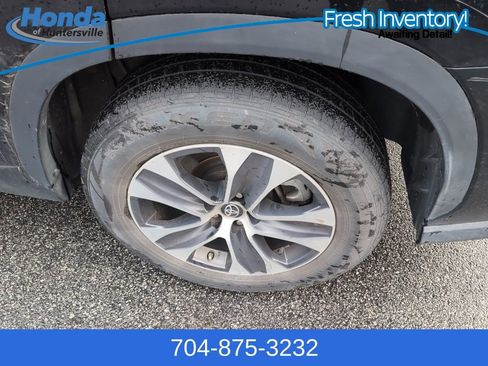 Used 2023 Toyota Highlander XLE image 10