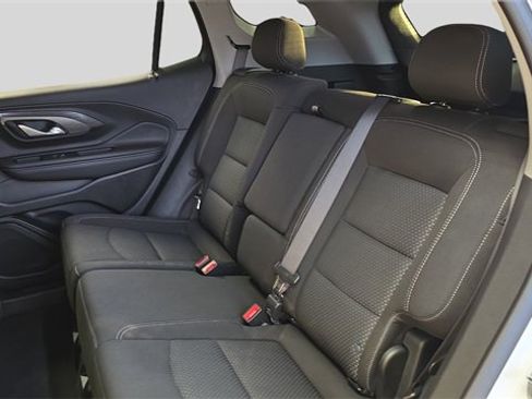 Used 2024 GMC Terrain SLE w/ Driver Convenience Package image 18