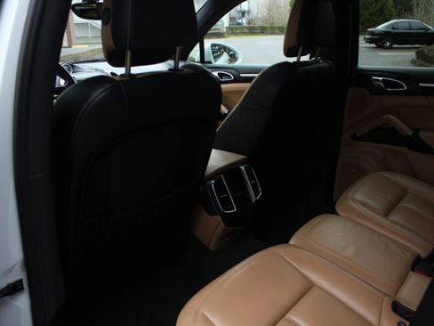 Used 2016 Porsche Cayenne image 38