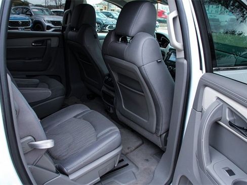 Used 2016 Chevrolet Traverse LT w/ Style and Technology Package image 32