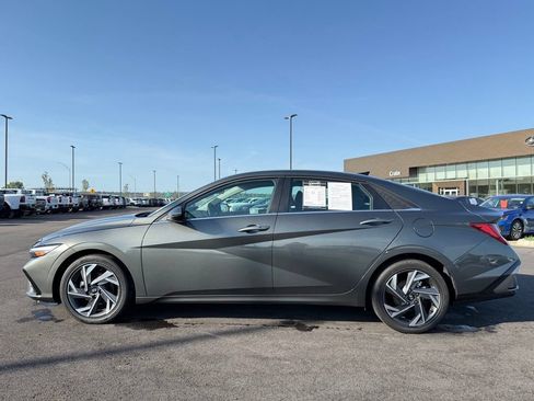 Used 2025 Hyundai Elantra SEL FWD image 8