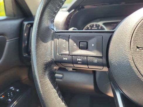 Used 2022 Nissan Pathfinder SV AWD/4WD image 21