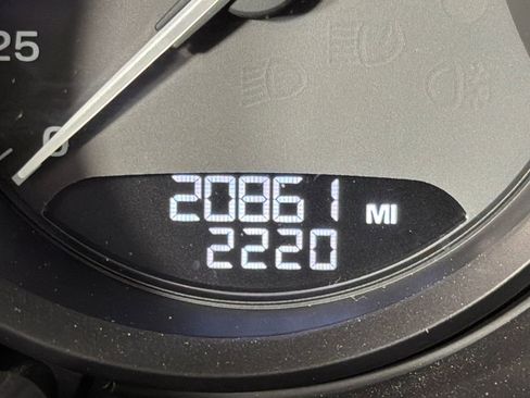 Used 2023 Porsche Macan Turbo image 30