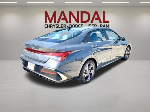 Used 2025 Hyundai Elantra SEL FWD image 5